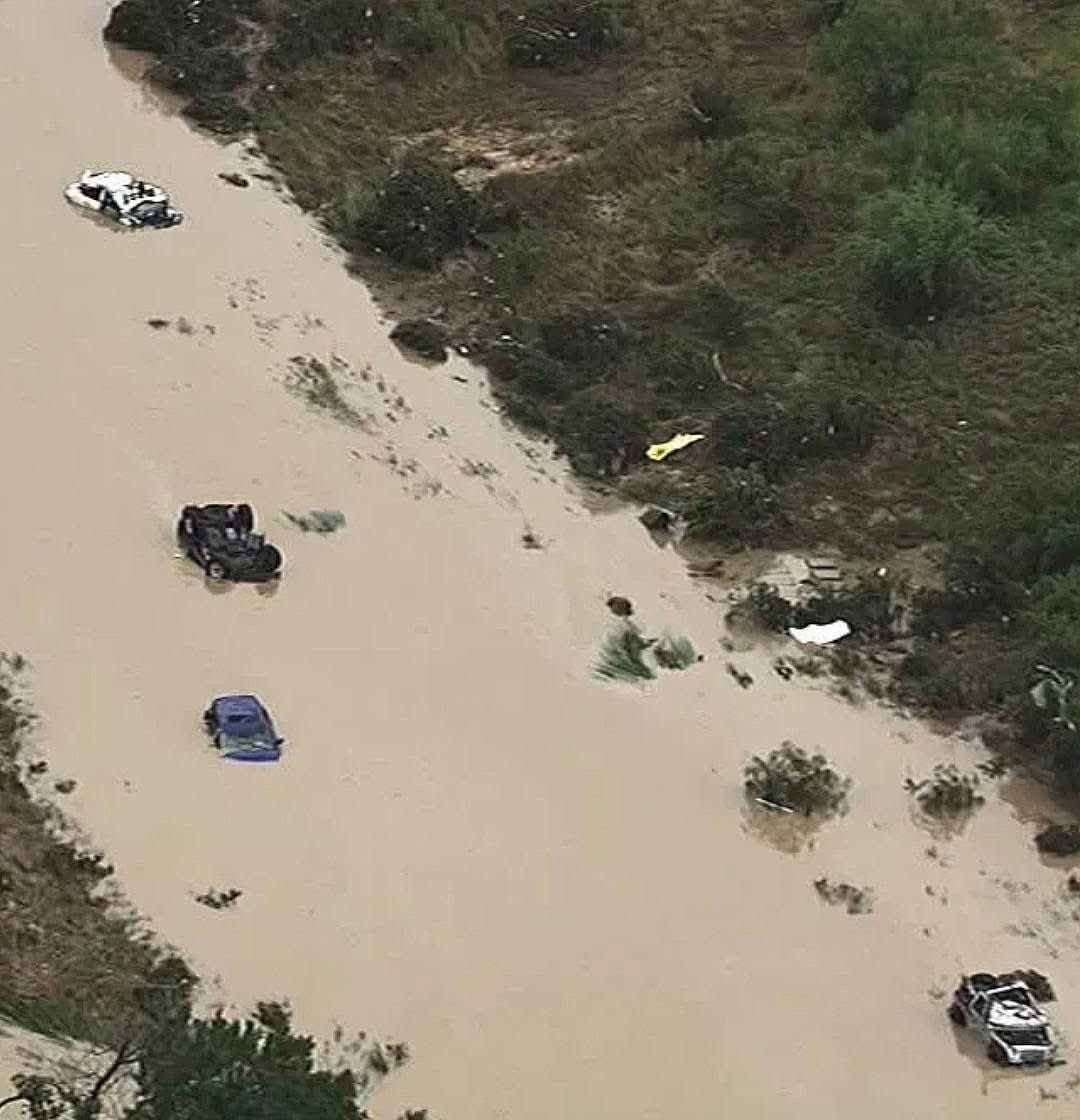 Deja inundaciones en San Antonio 11 muertos y dos desaparecidos