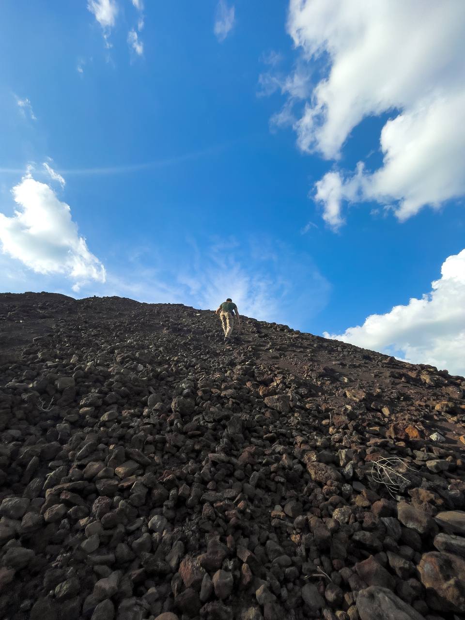 Denuncia Glen montañas de plomo y arsénico de Zinc Nacional en Cerro de Topo Chico