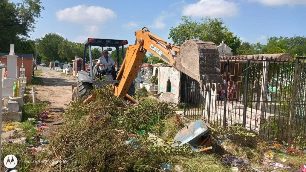 Denuncian falta de mantenimiento en Panteón