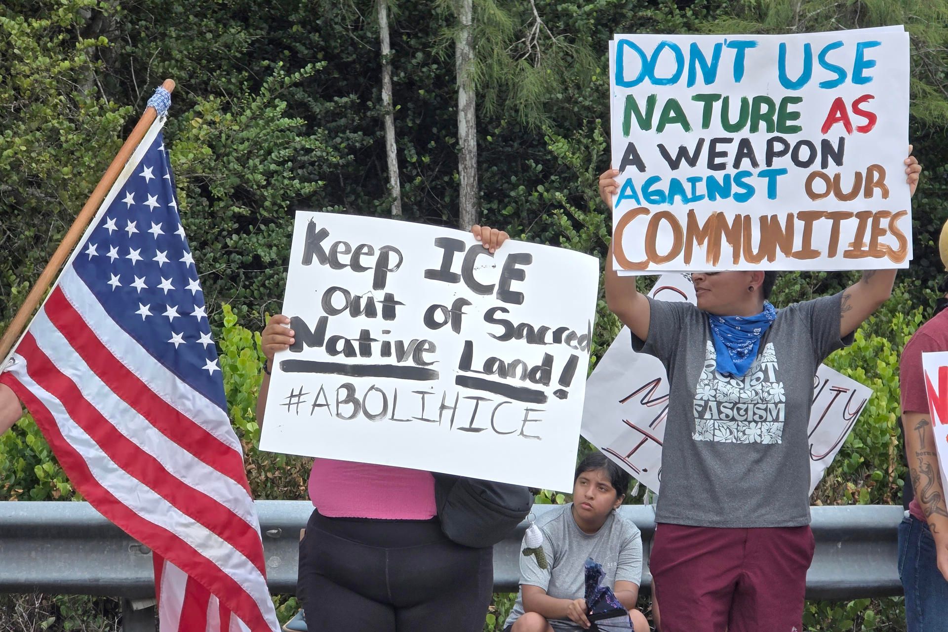 Denuncian que hay 750 migrantes en jaulas de 'Alligator Alcatraz'