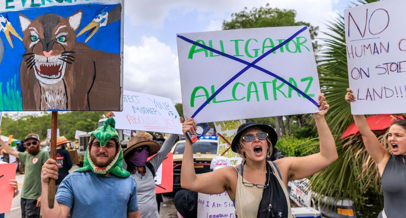 Denuncian que hay 750 migrantes en jaulas de 'Alligator Alcatraz'
