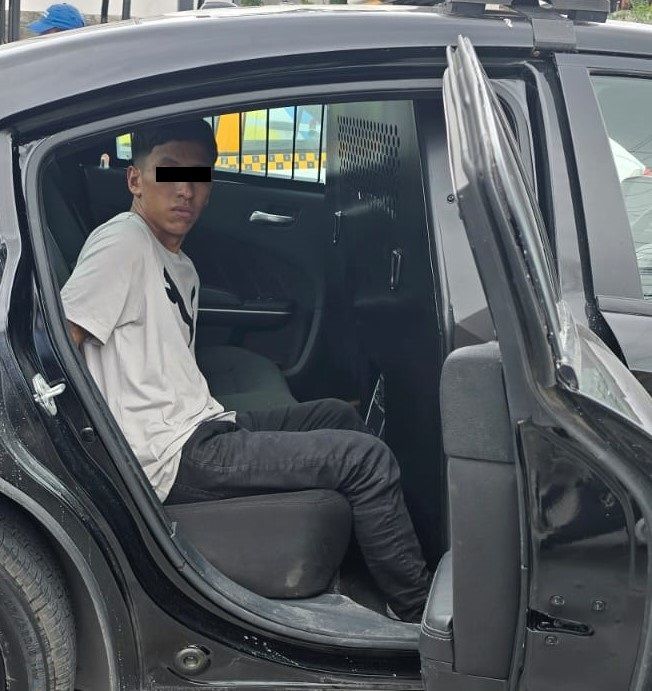 Detenido por robo con arma de fuego en tienda de conveniencia