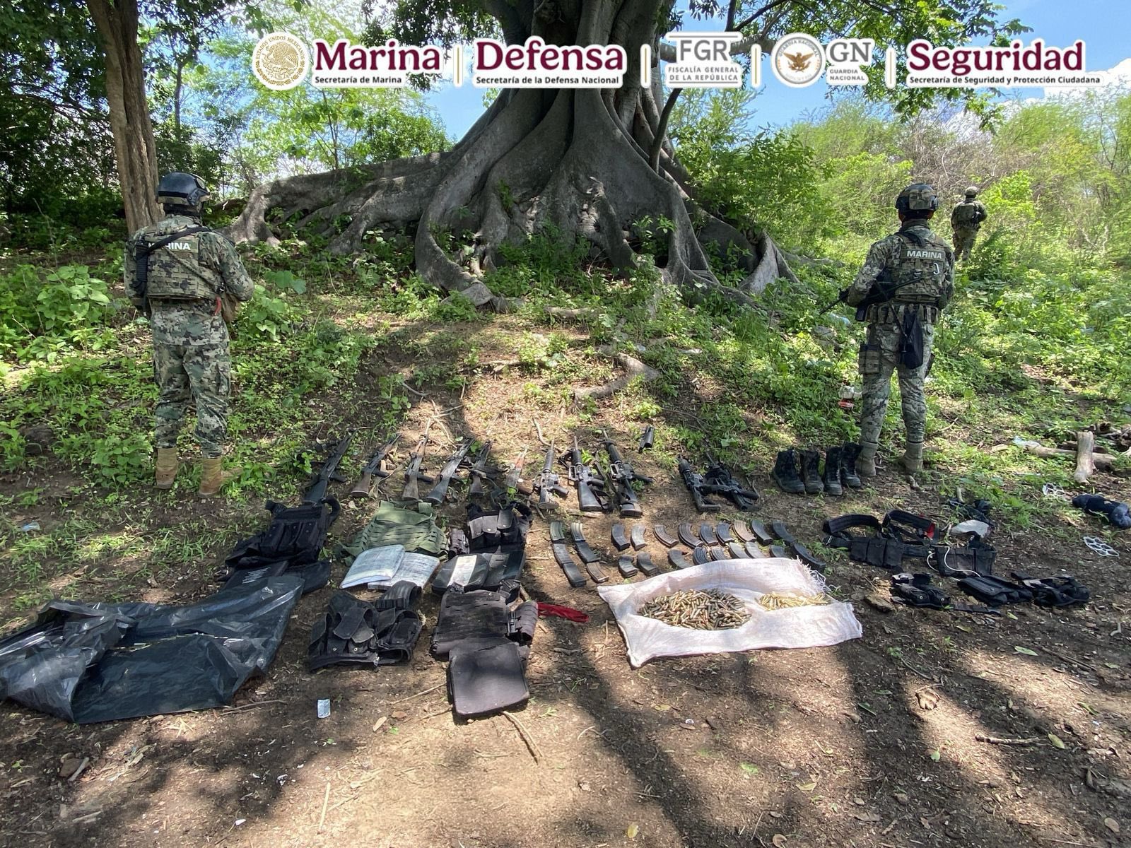 Detienen a 11 presuntos integrantes de banda delictiva en Sinaloa