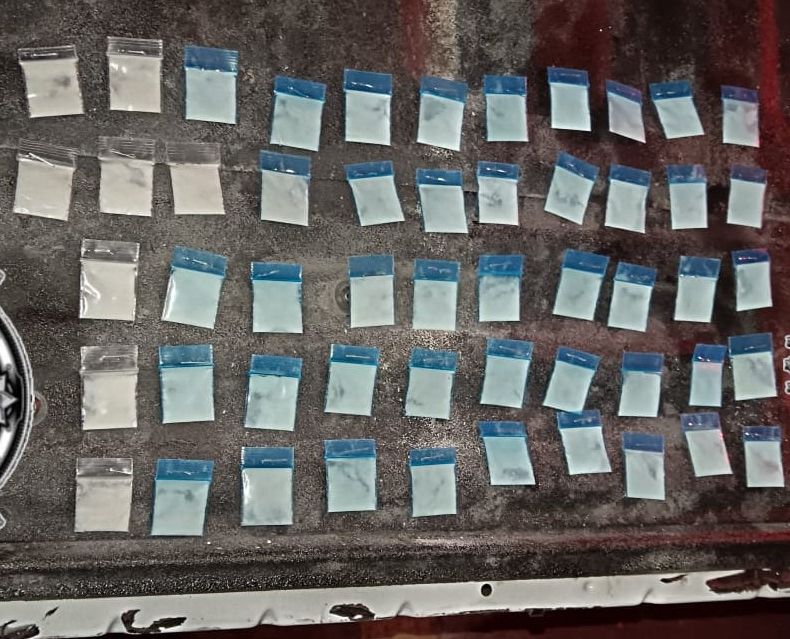 Detienen a hombre colombiano con 52 envoltorios de droga