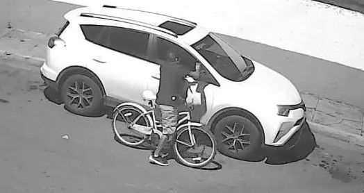 Detienen a hombre con droga; era investigado por robo de autopartes