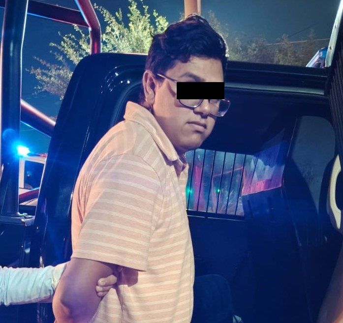 Detienen a joven con $2,500 pesos en billetes falsos
