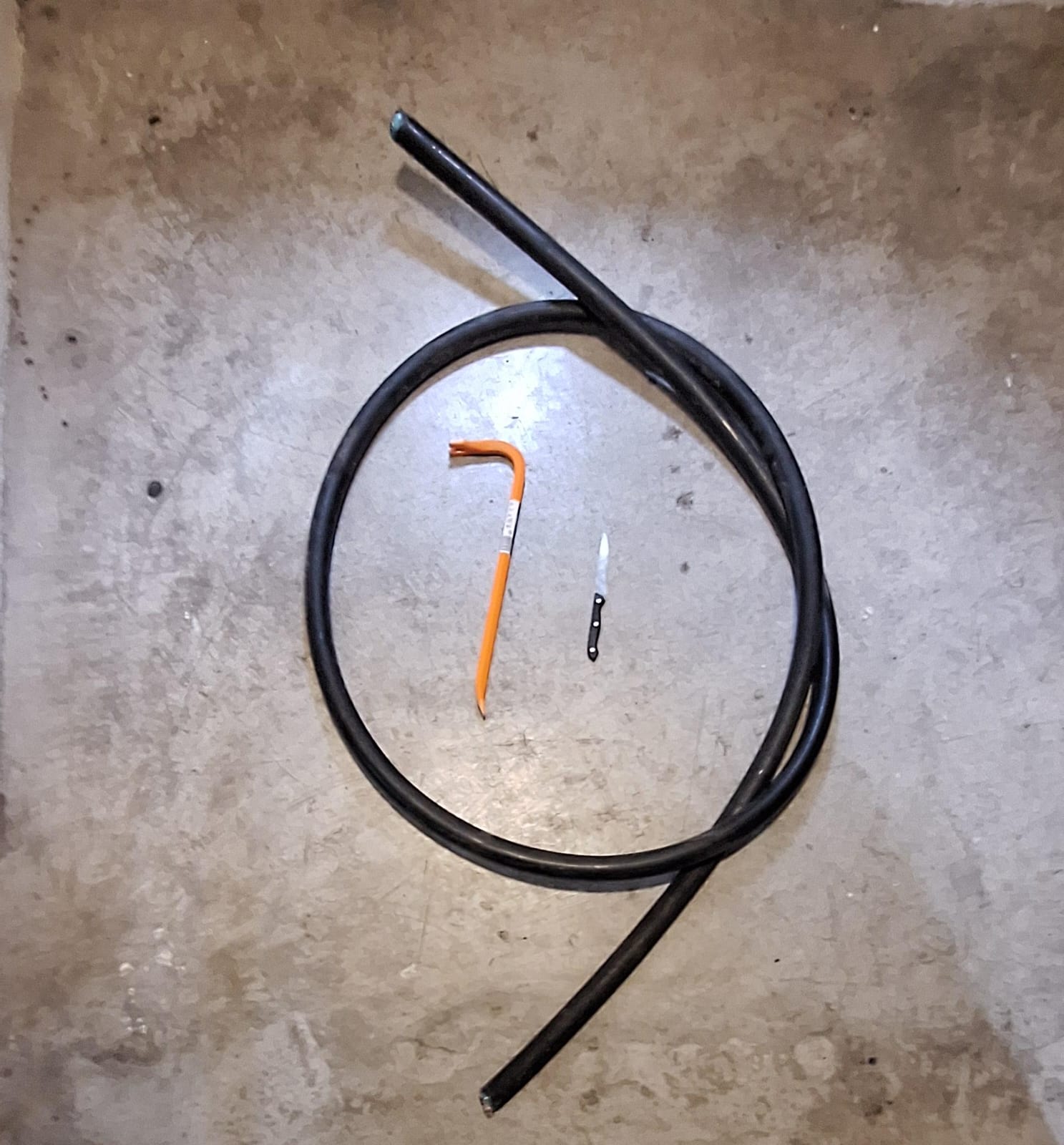 Detienen a tres hombres robando cableado de telefonía