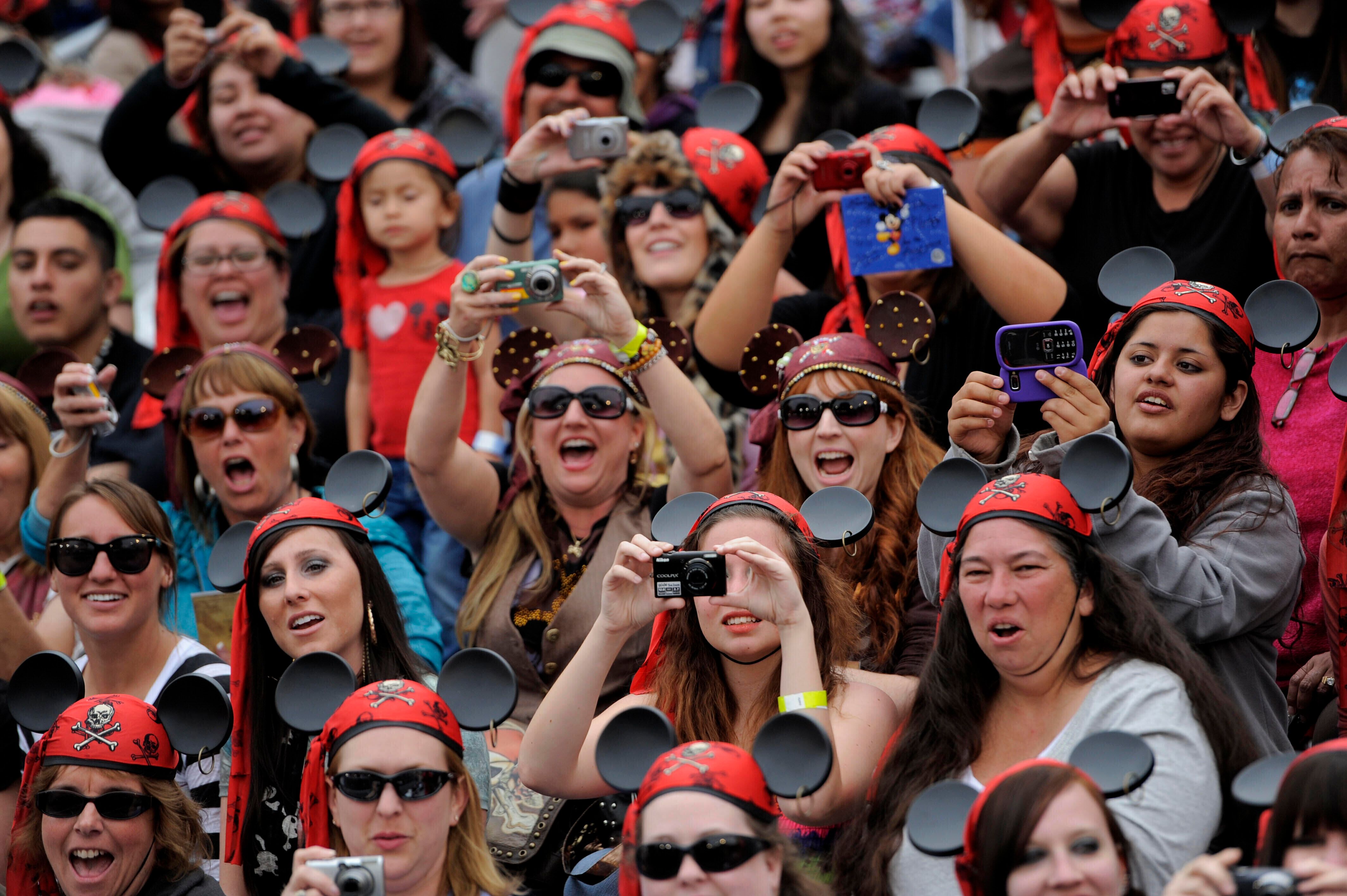 Disneyland celebra 70º aniversario; estrenan animatrónico