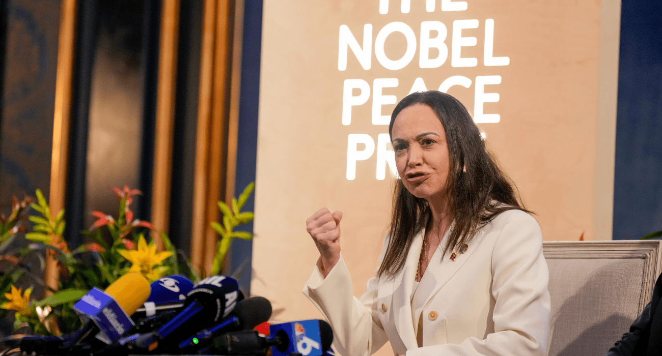 María Corina Machado afirma que se fracturó una vértebra en huída.png