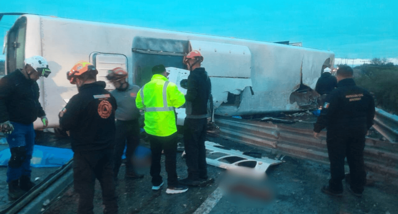 Volcadura de autobús deja ocho personas sin vida en Apodaca.png