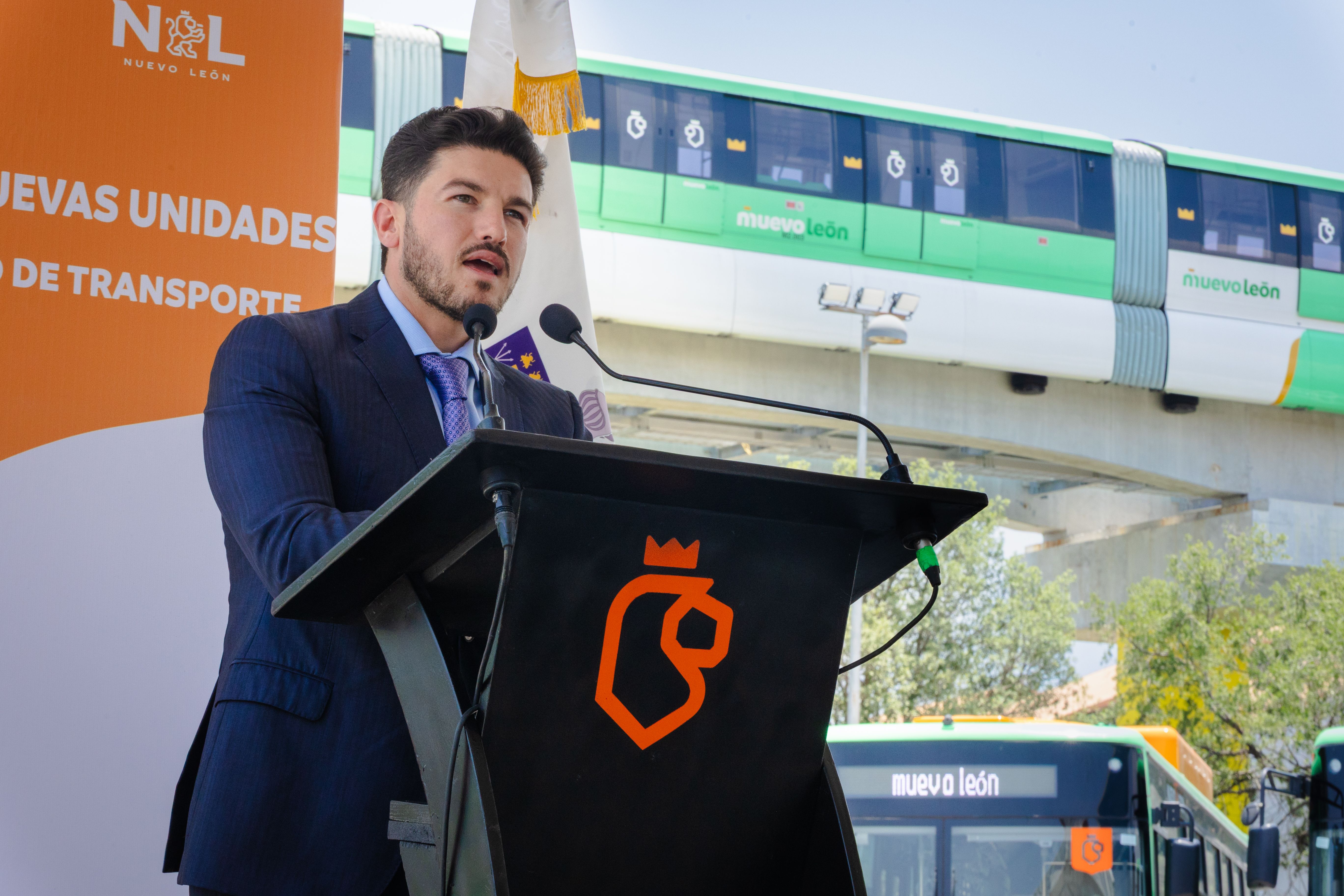 ENTREGAN SAMUEL Y MARIANA 100 NUEVOS CAMIONES PARA NUEVO LEÓN; DESTACA ÉXITO DEL TRANSPORTE DURANTE EL MUNDIAL 05.JPG