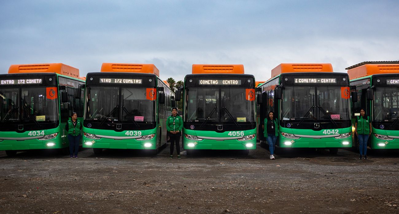 Entrega NL 30 camiones para ruta 172 Cometas de Juárez