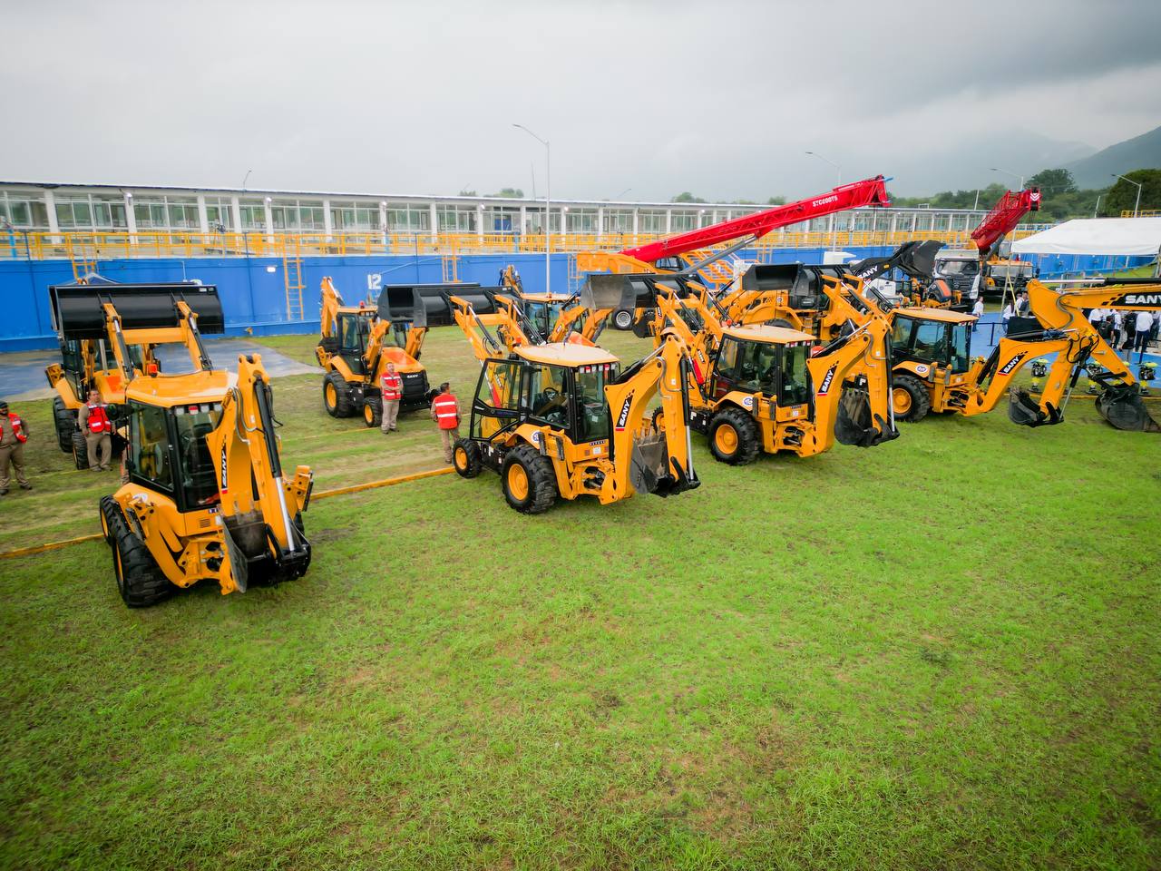 Entrega Samuel 165 unidades para eficiencia de agua y drenaje
