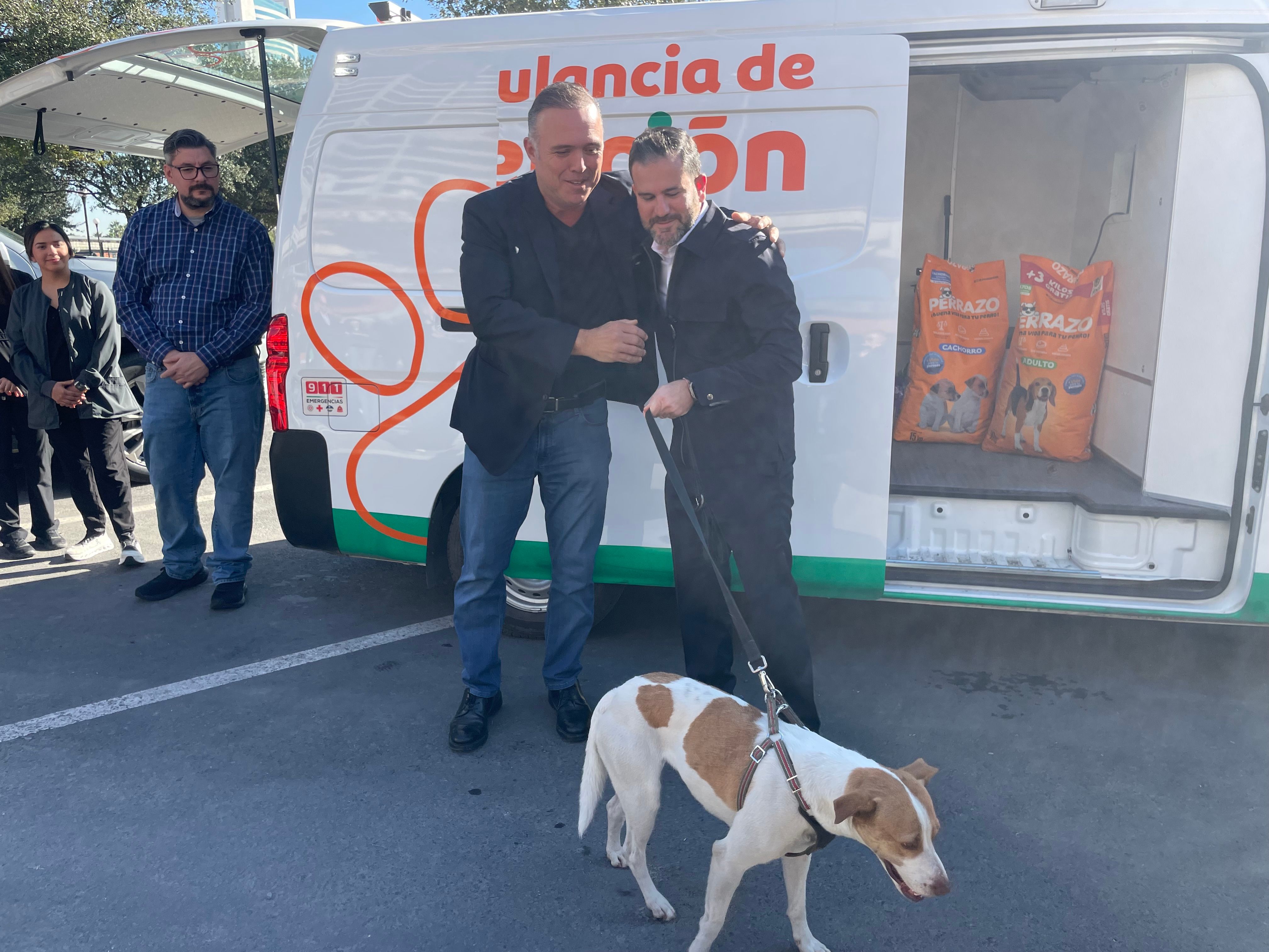 Entregan a 'La Manchas', perrita maratonista, para su adopción.png