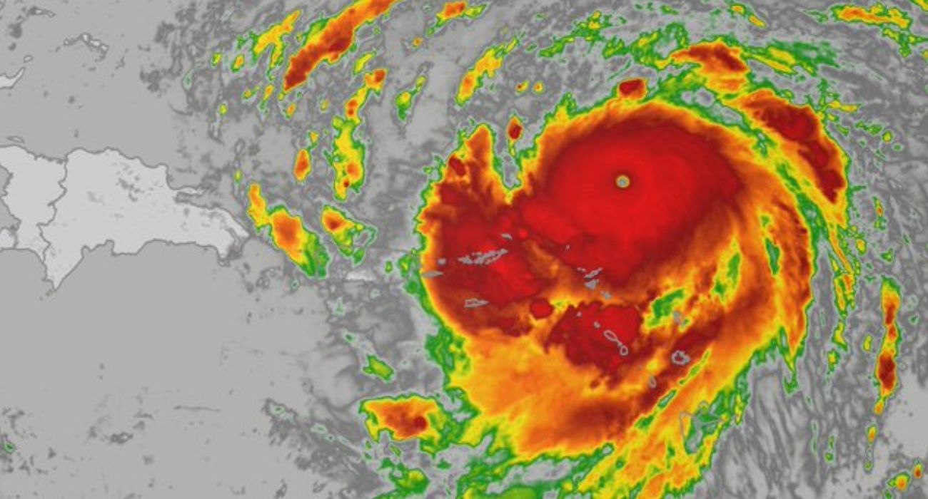 Erin se convierte en un huracán categoría 5 en el Atlántico