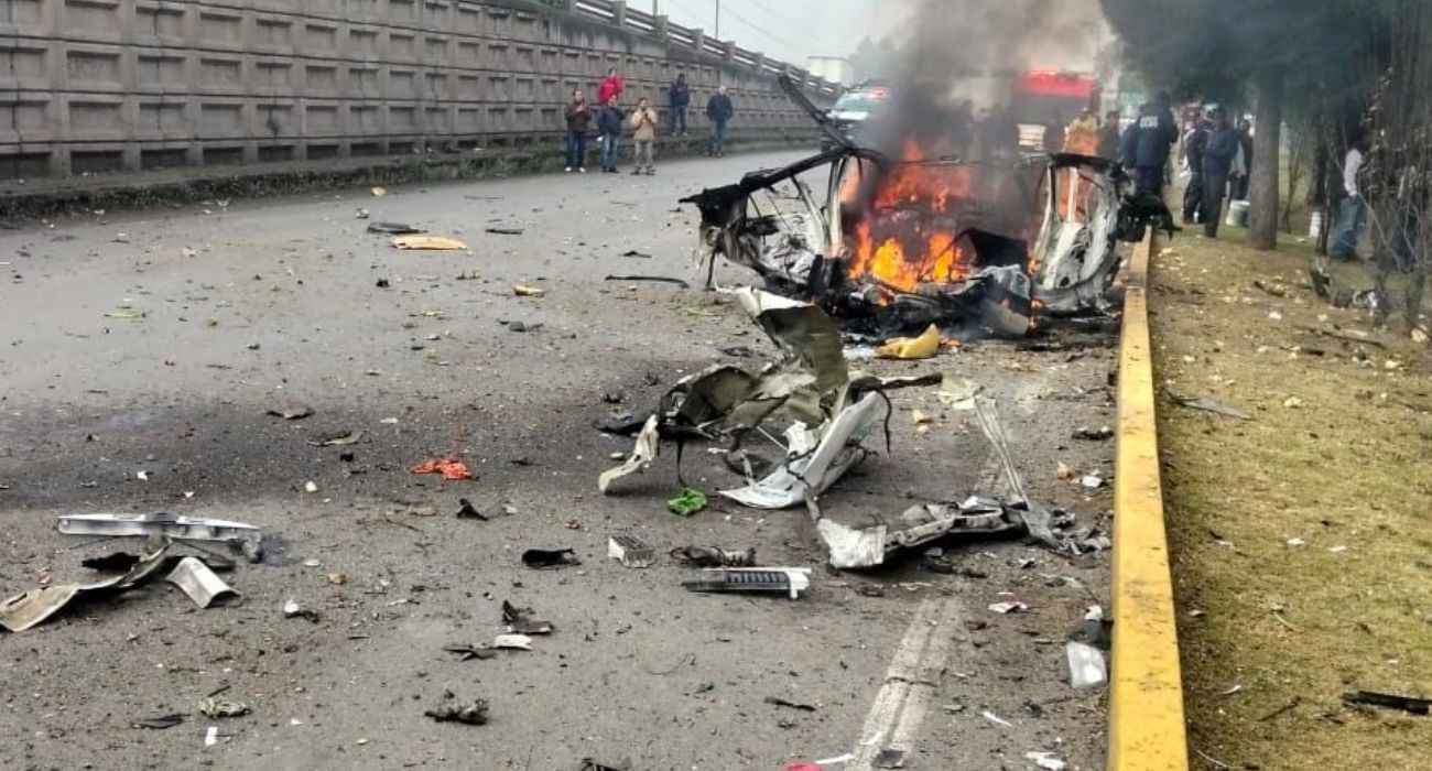 Explota taxi con pirotecnia en la México–Toluca deja tres heridos.jpg