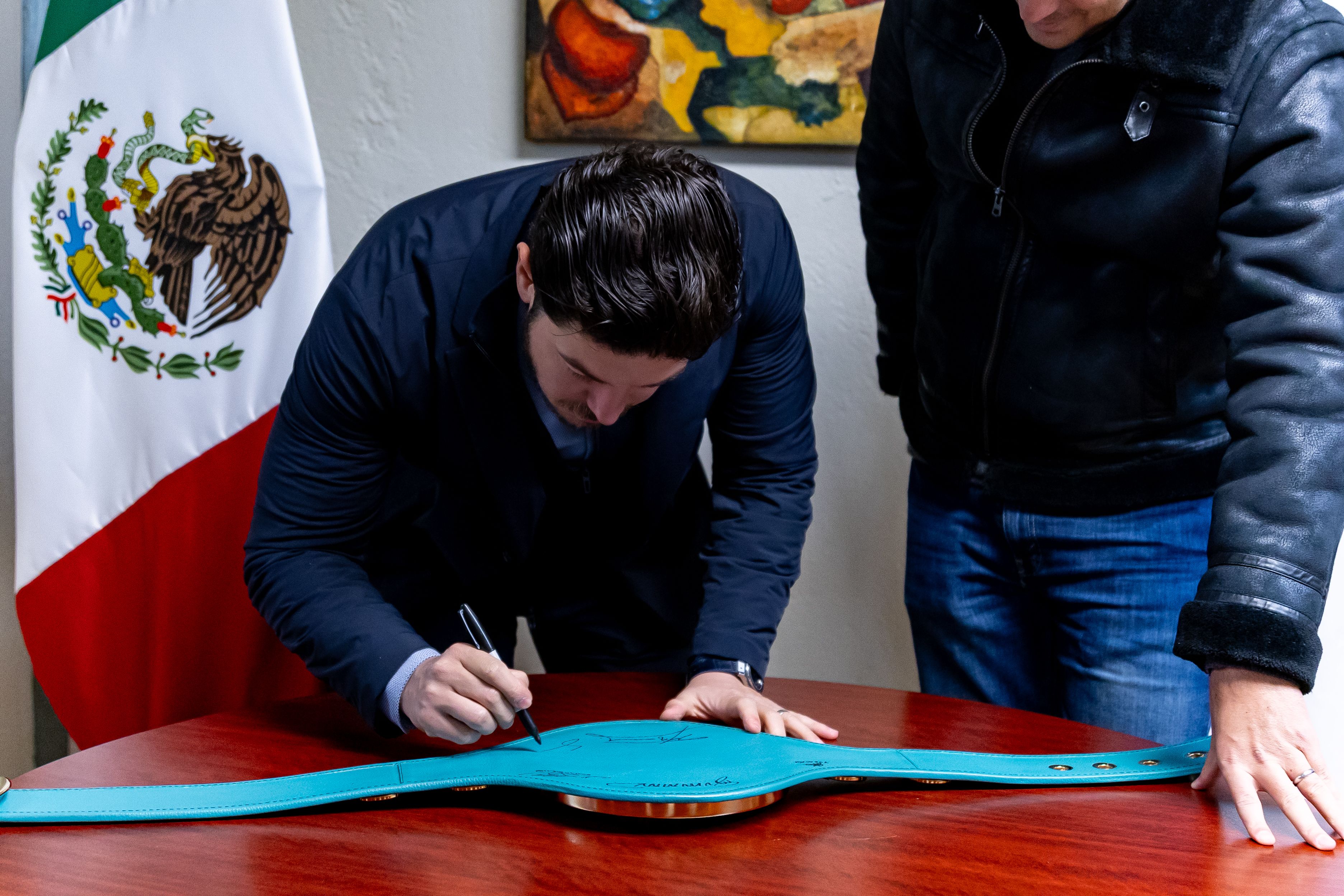 FIRMA SAMUEL GARCÍA CINTURÓN DE LA PAZ PARA LA PROMOCIÓN DEL BOX EN NL 02.JPG