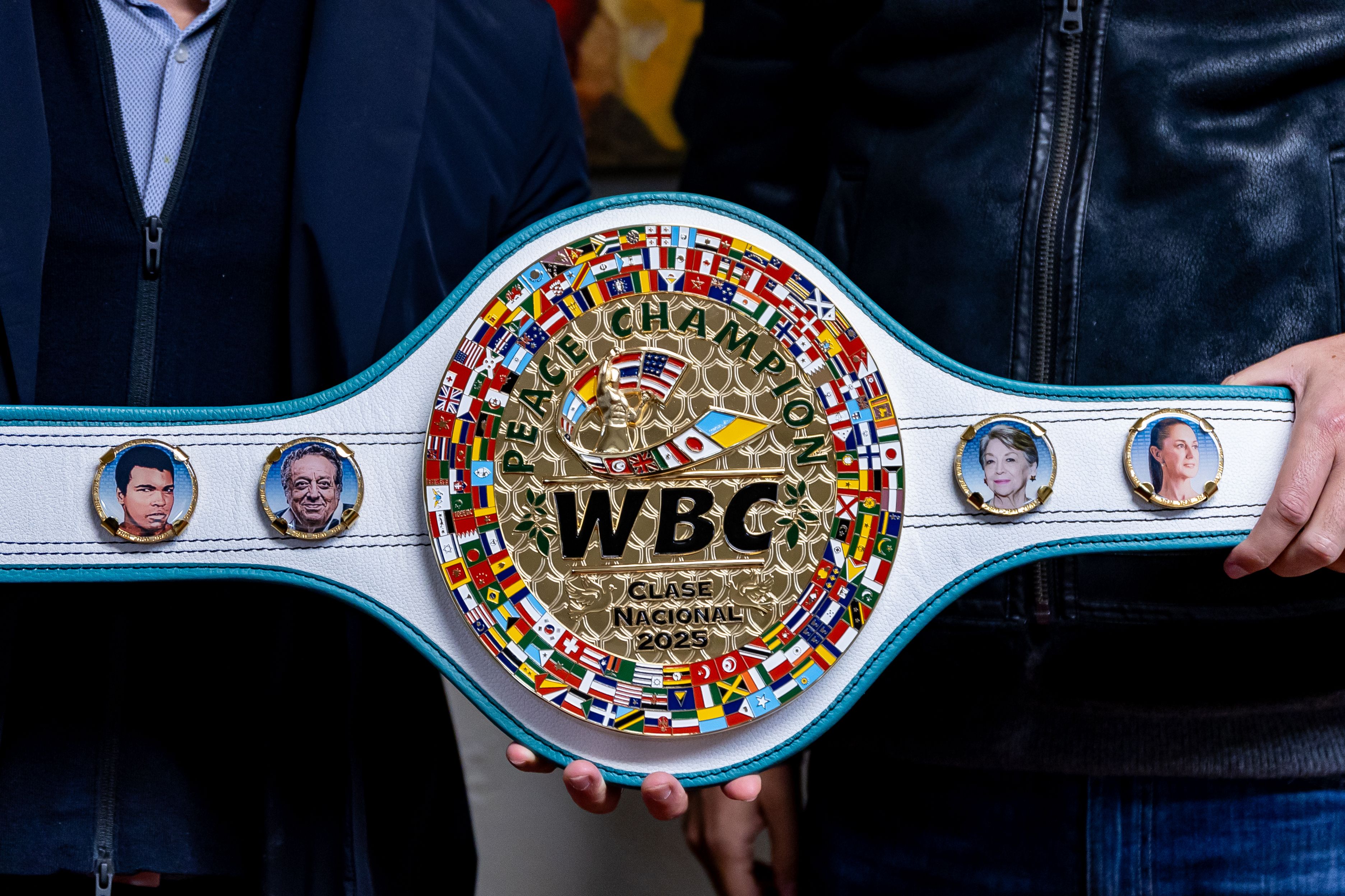 FIRMA SAMUEL GARCÍA CINTURÓN DE LA PAZ PARA LA PROMOCIÓN DEL BOX EN NL 06.JPG