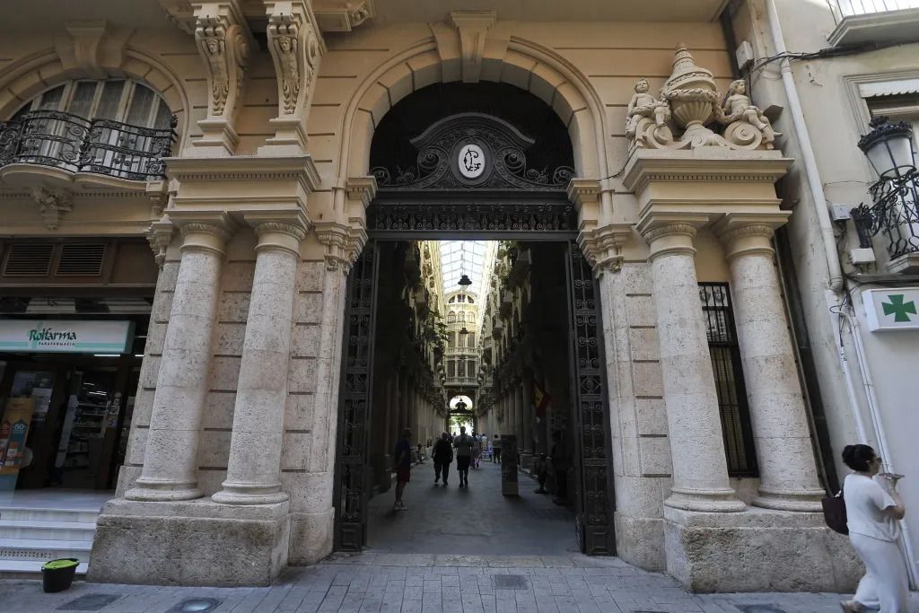 Fachada-del-Pasaje-Lodares-de-Albacete (1).jpg