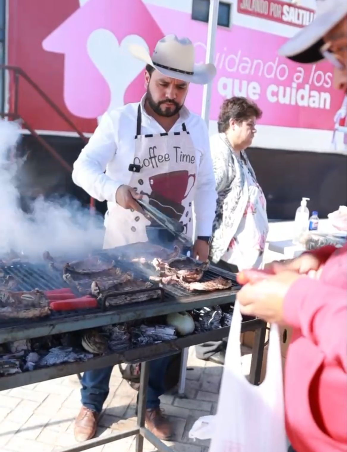 Familiares de pacientes del Hospital General despiden el 2025.jpg