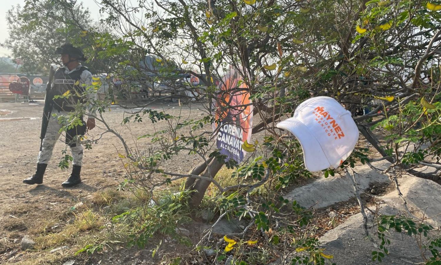 torbellino-impacto-estructura-metalica-de-escenario-testigo