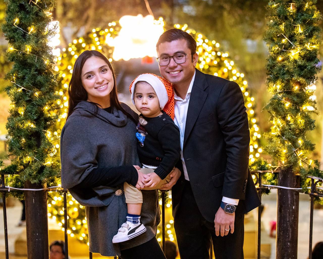 Foto 1-Arranca la Navidad en Juárez con el encendido del pino navideño.jpg