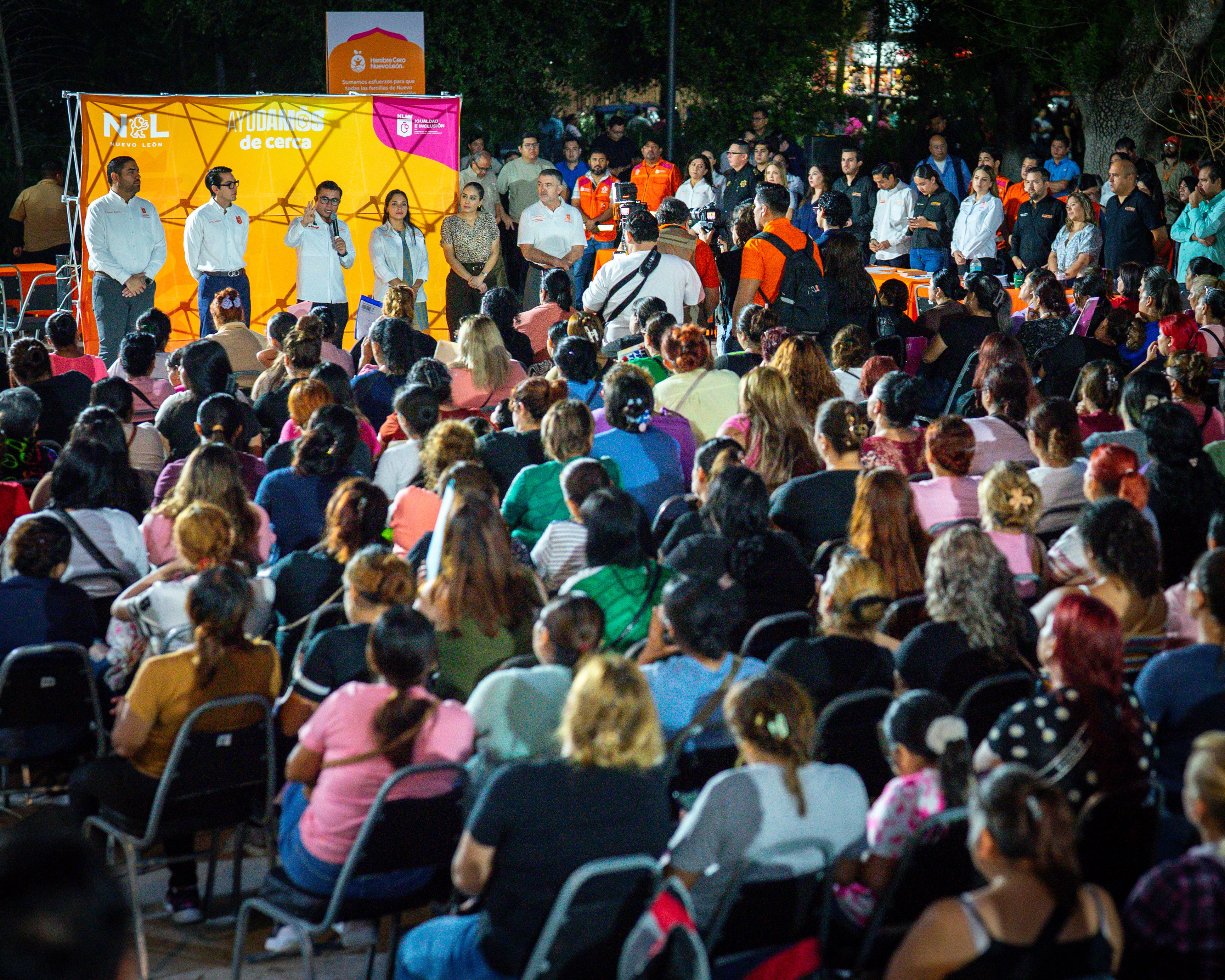 Foto 3-REÚNE FÉLIX ARRATIA A MÁS DE 2,400 PERSONAS EN JUÁREZ Y CONSOLIDA EL ÉXITO DE “AYUDAMOS DE CERCA”.JPG.jpg
