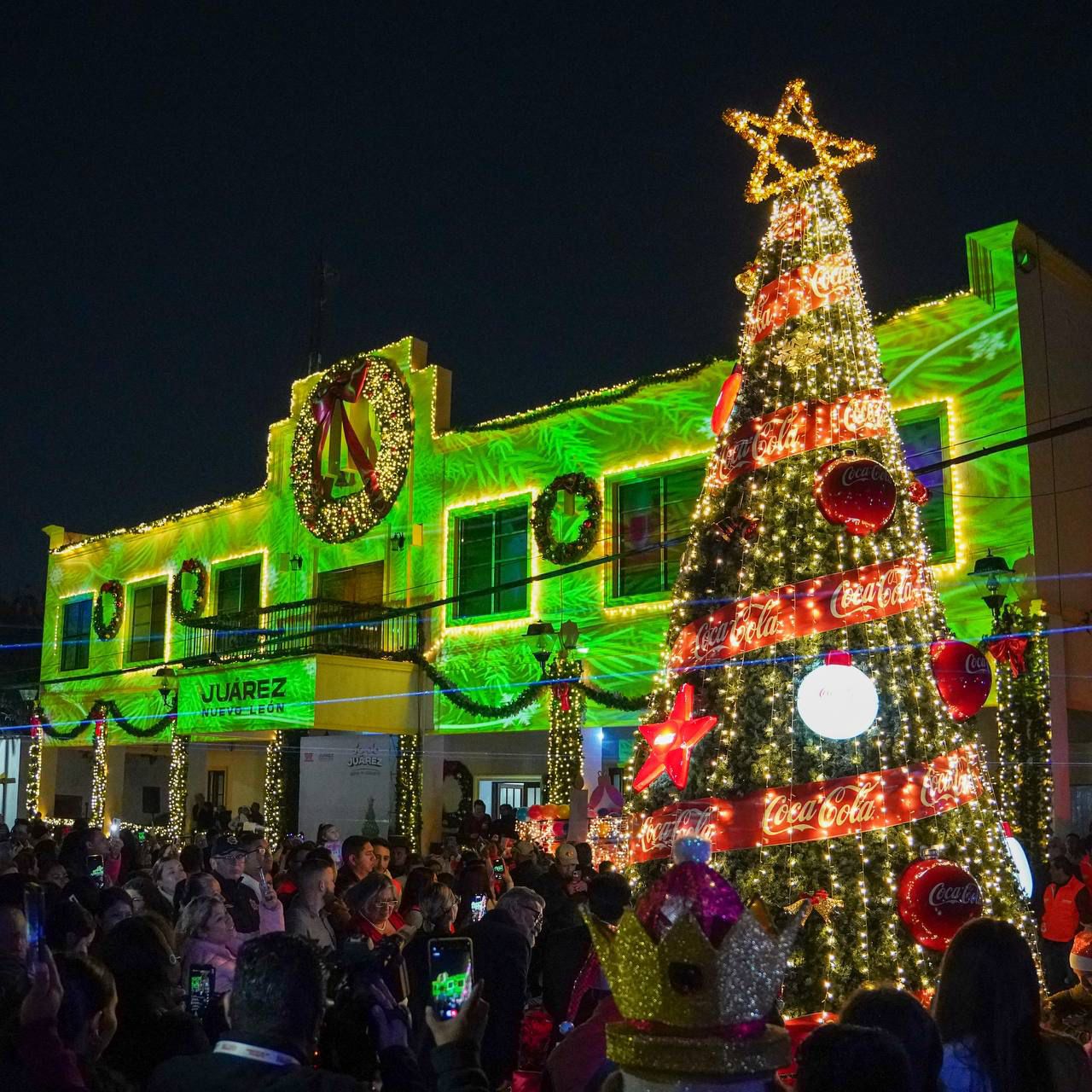Foto 4-Arranca la Navidad en Juárez con el encendido del pino navideño.jpg