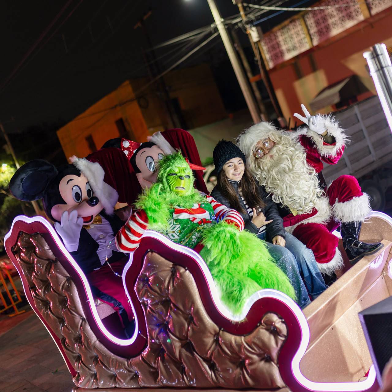 Foto 5-Arranca la Navidad en Juárez con el encendido del pino navideño.jpg