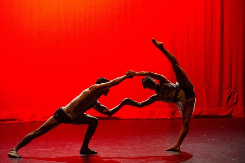 Foto-para-Dia-Internacional-de-la-Danza-Gen-Gibler-842x560.jpg