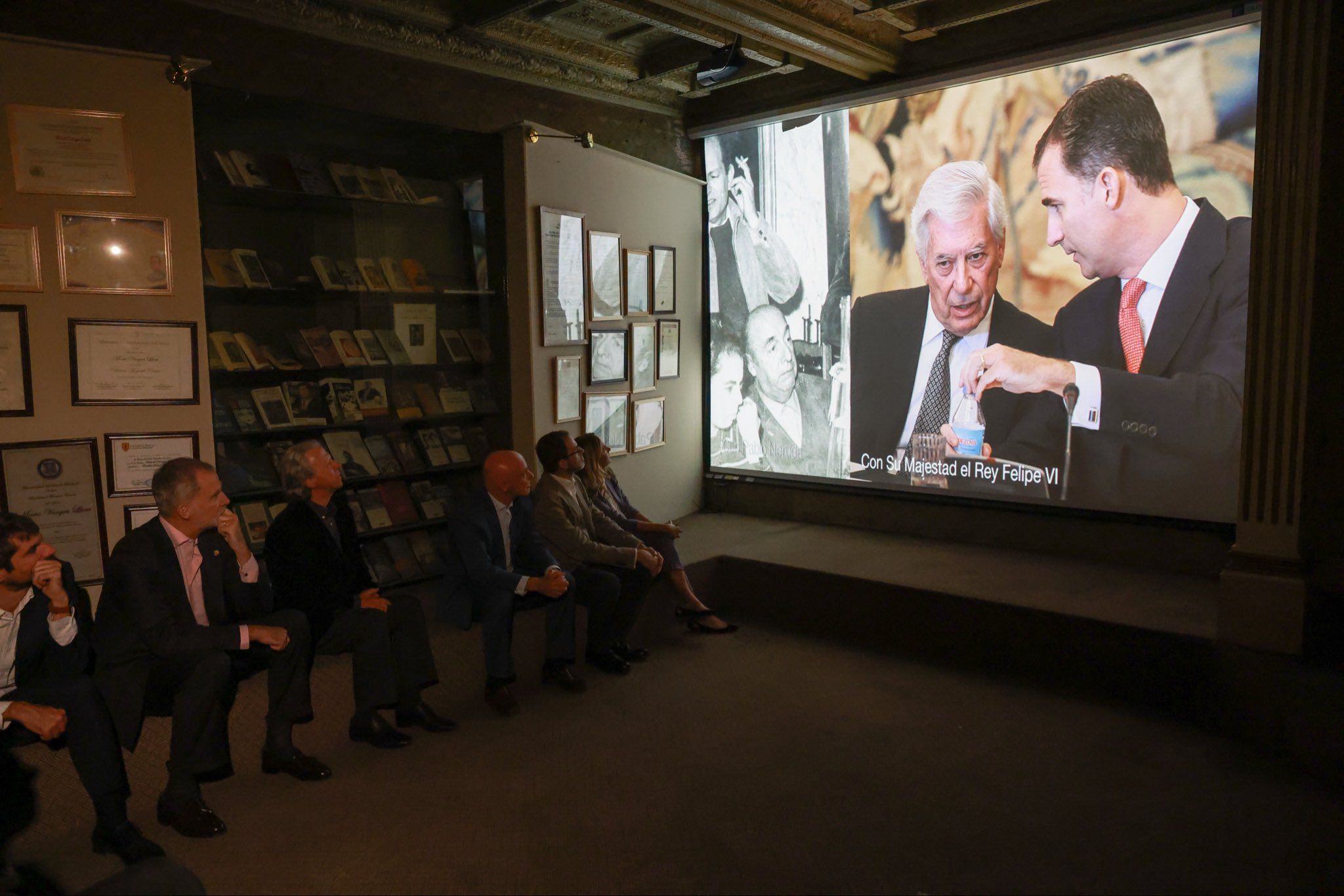 G3Q30cCWsAAdBjw.jfif