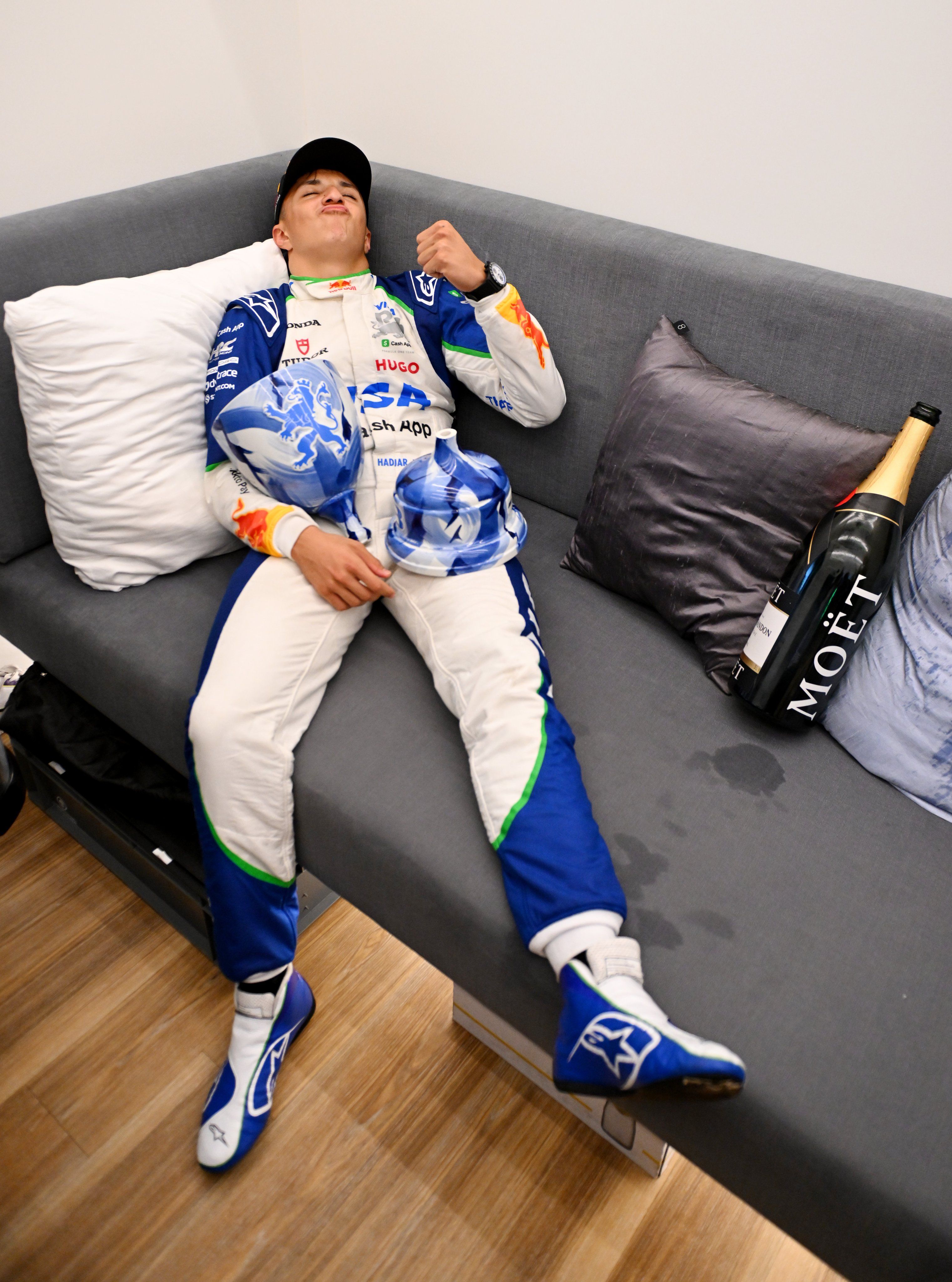 G7LU9rBW8AALP8P.jfif