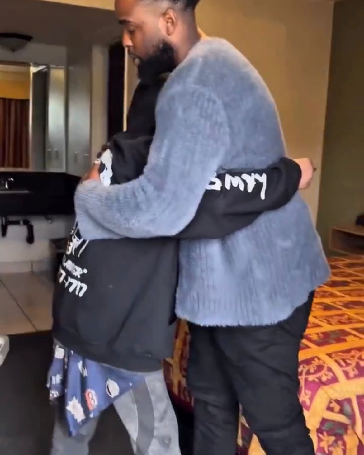 G8_Emy2XgAAAtSK.jfif