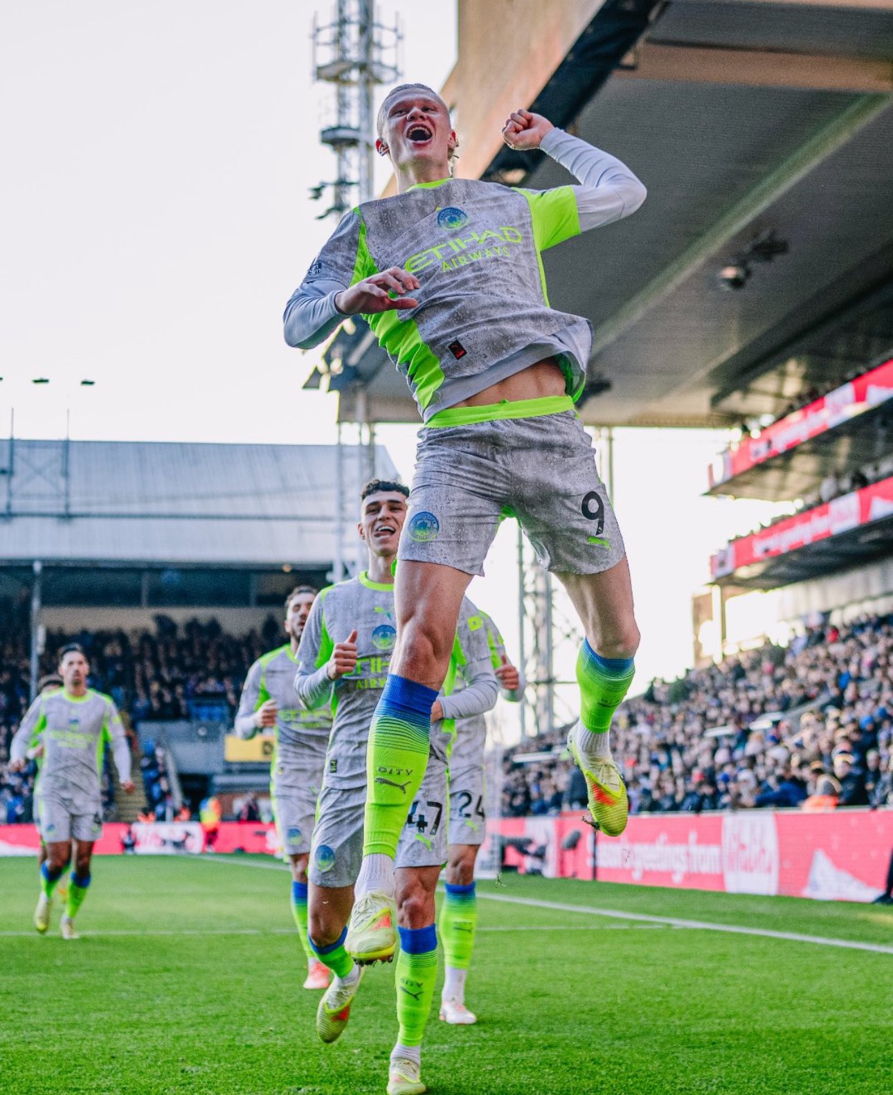 G8JCnMTWEAEmve1.jfif