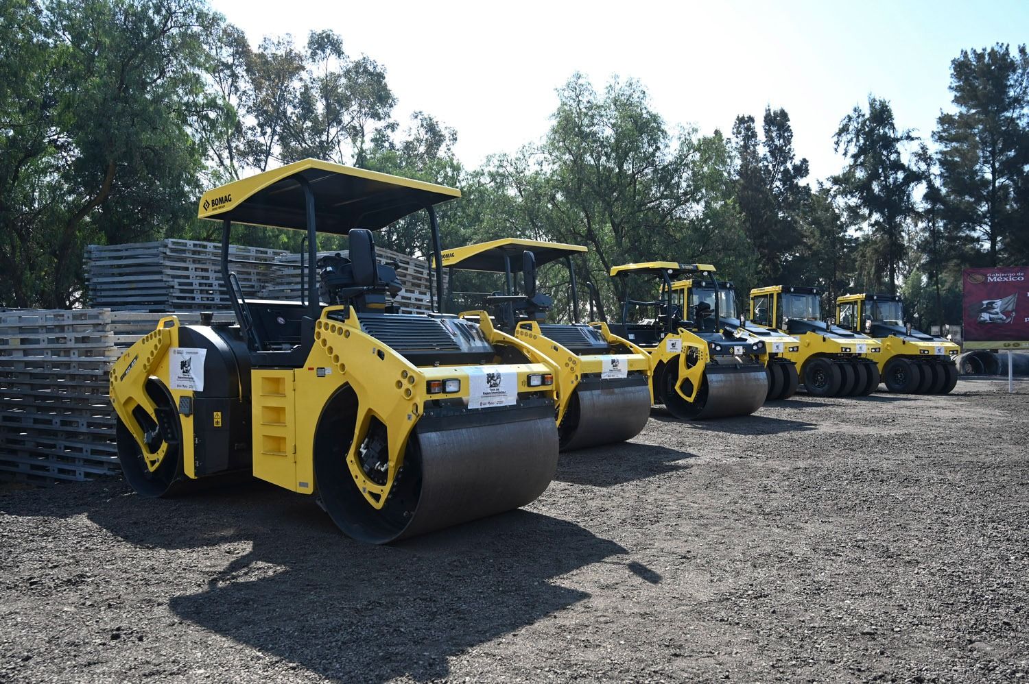 G8kBQUYWcAA2L7R.jfif