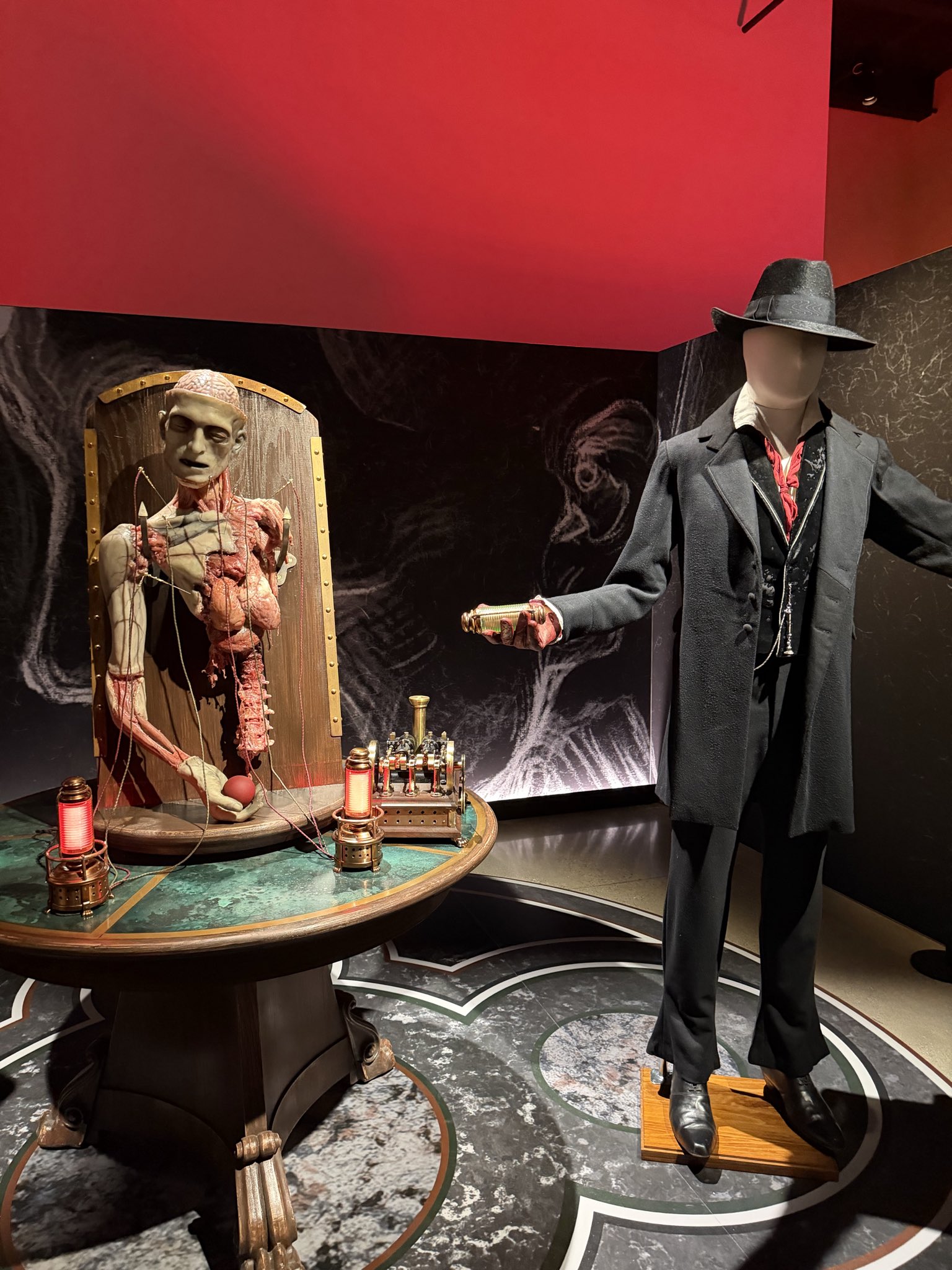 G-R_cj7aoAAqz2g.jfif