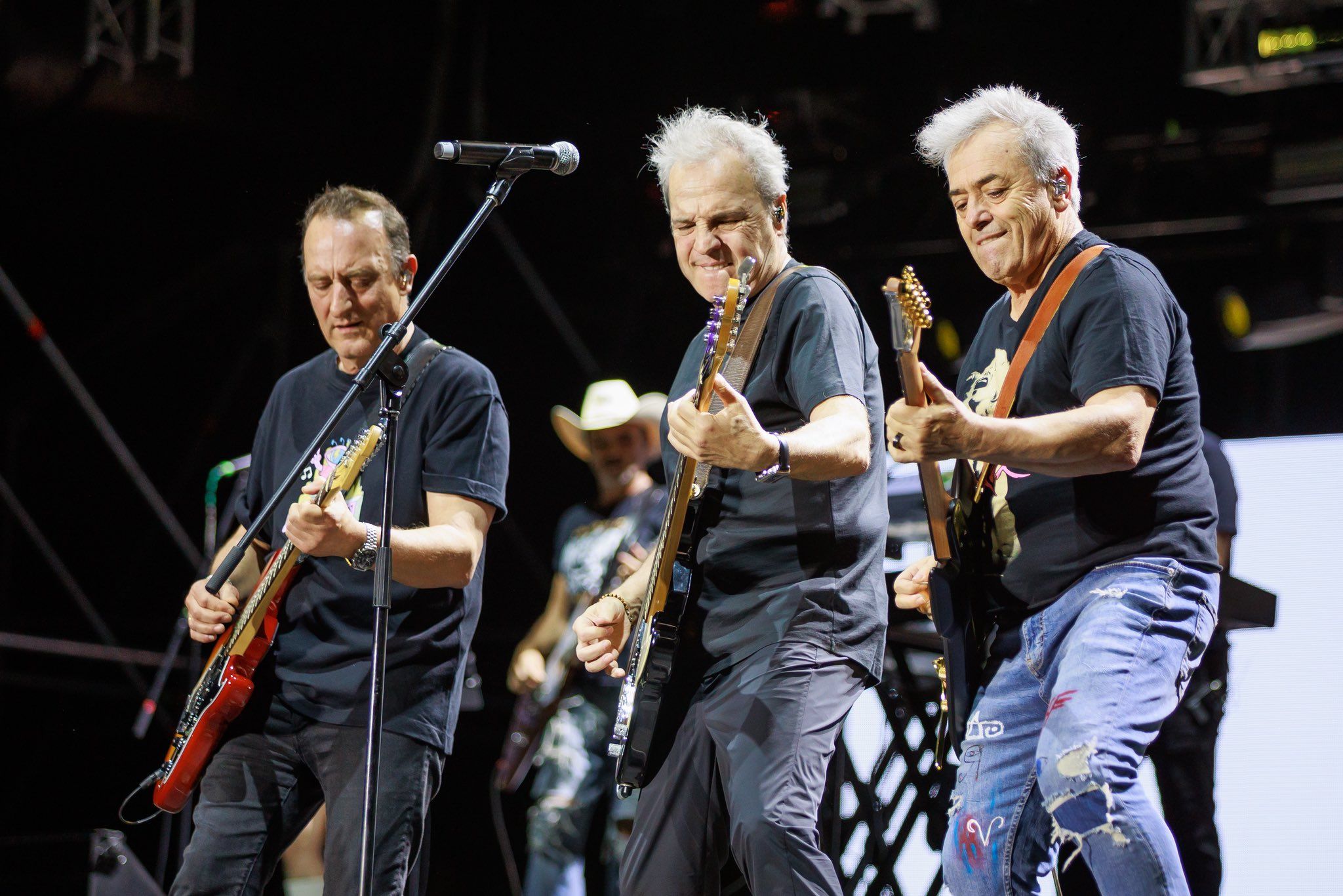 GpcsDdvWQAA9YmE.jfif