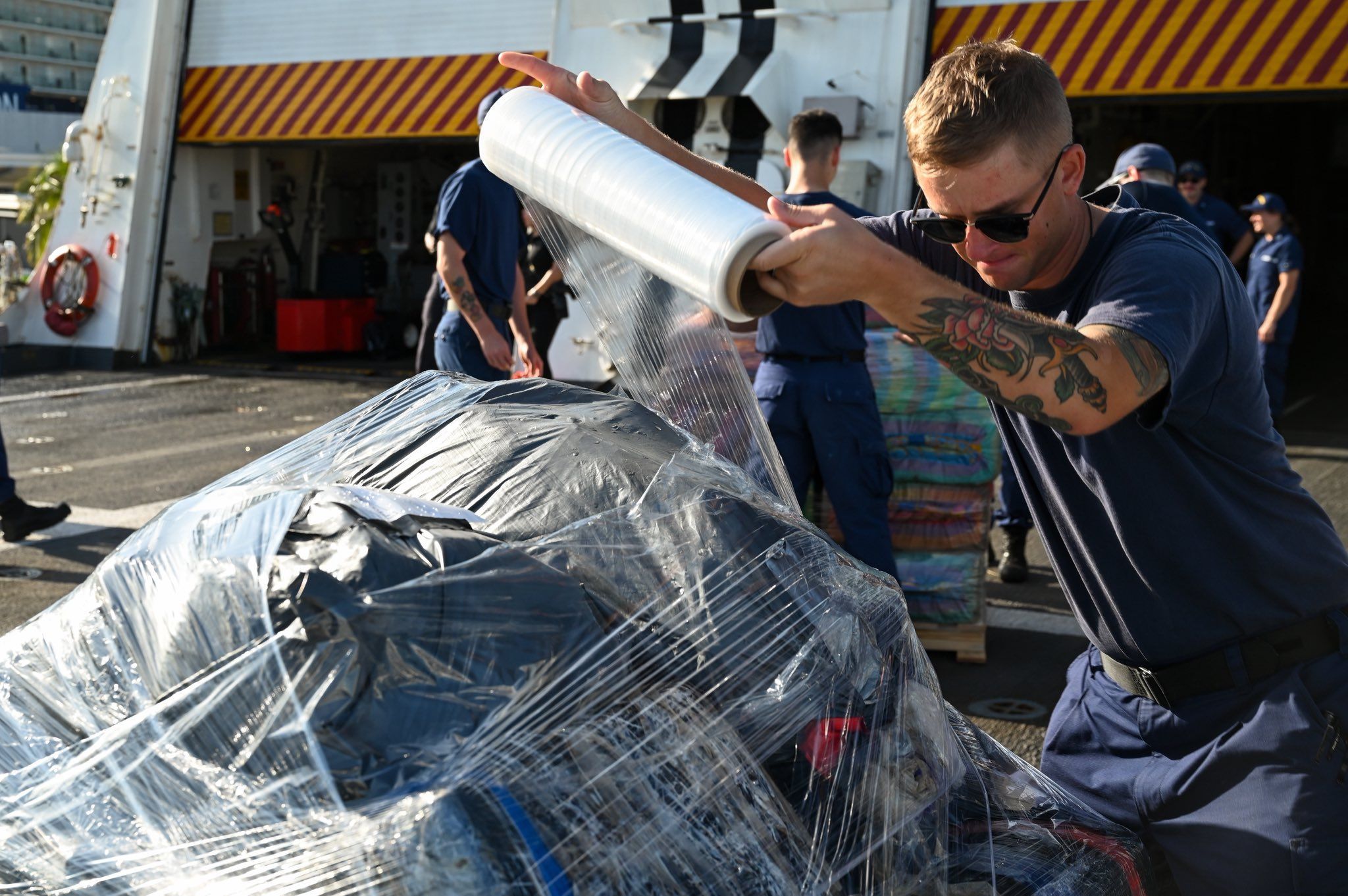 GzOt1KGWsAAFnwA.jfif