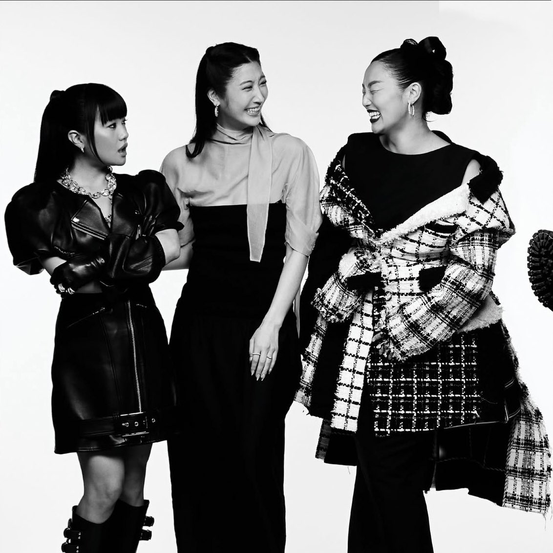 HAPLoT2WIAISSxK.jfif