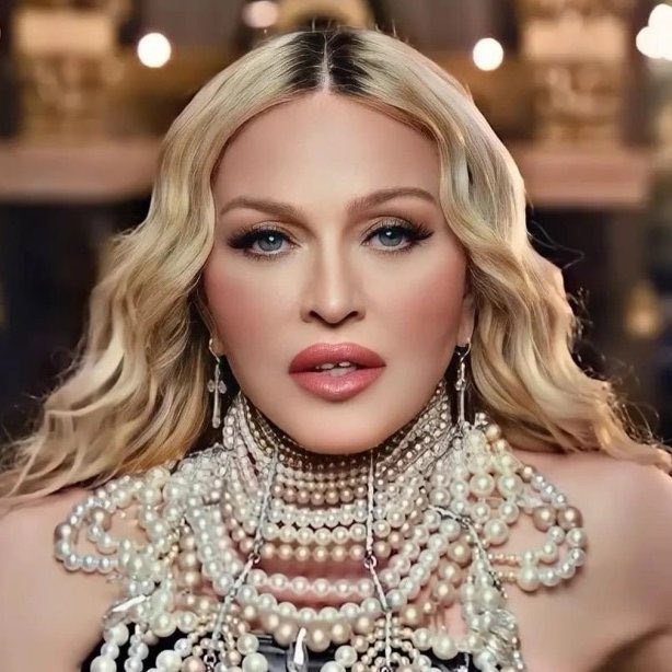 HF2er2tXQAA5rqh.jfif