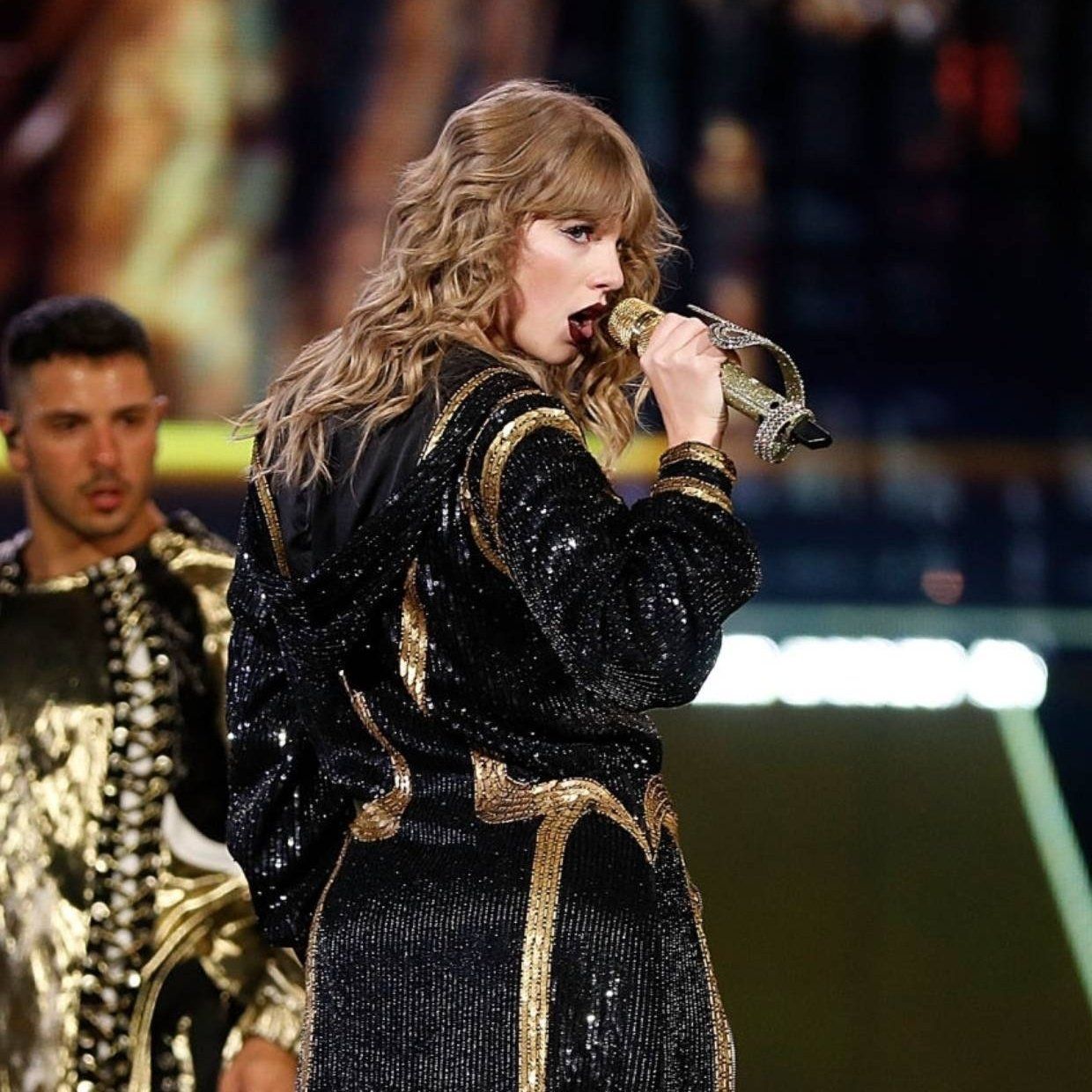 HFUxnb-a8AMoMLP.jfif