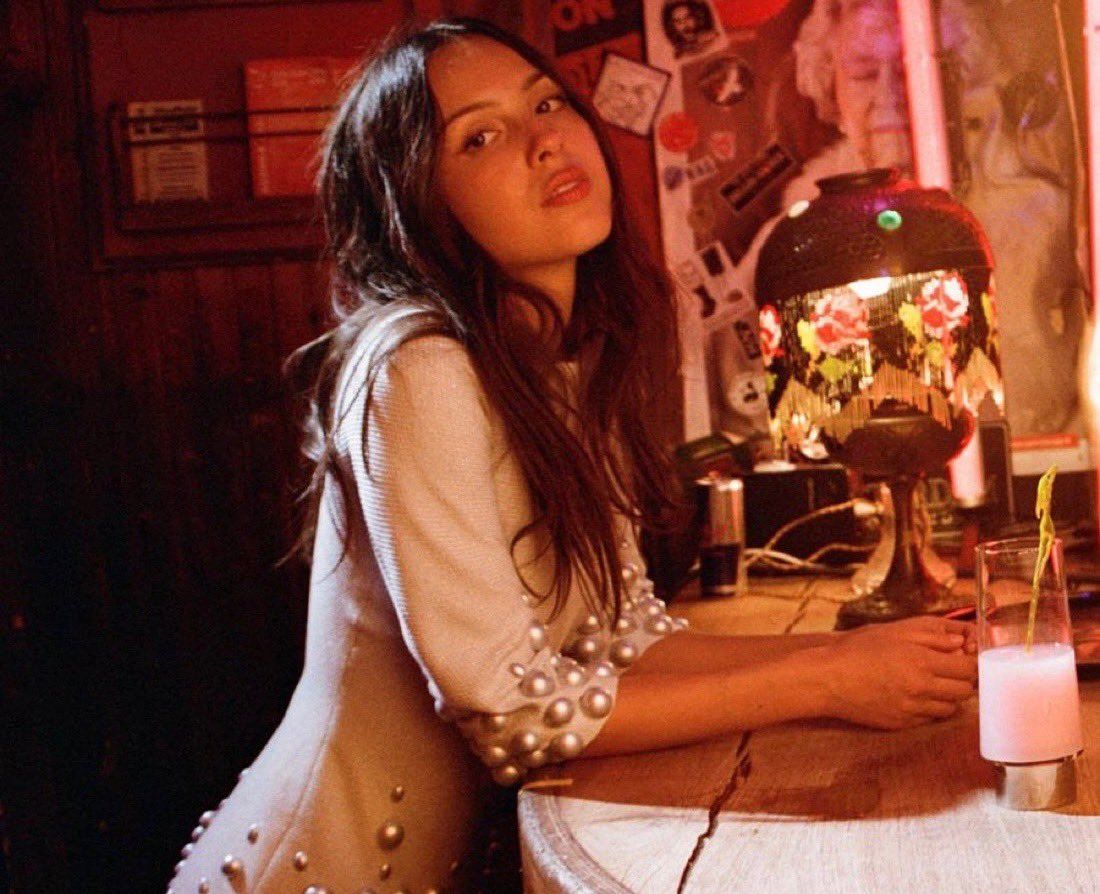 HG7h5_daYAAnTxp.jfif