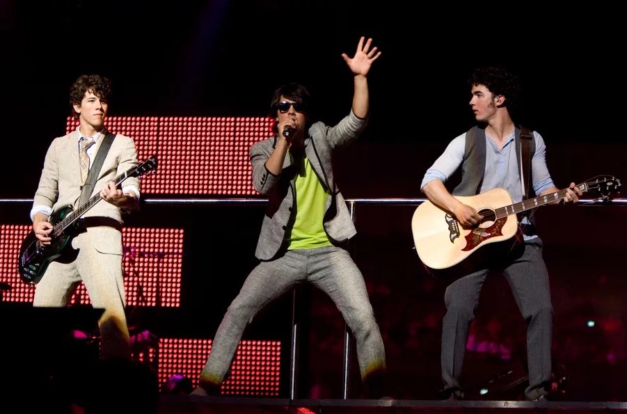  Jonas Brothers 