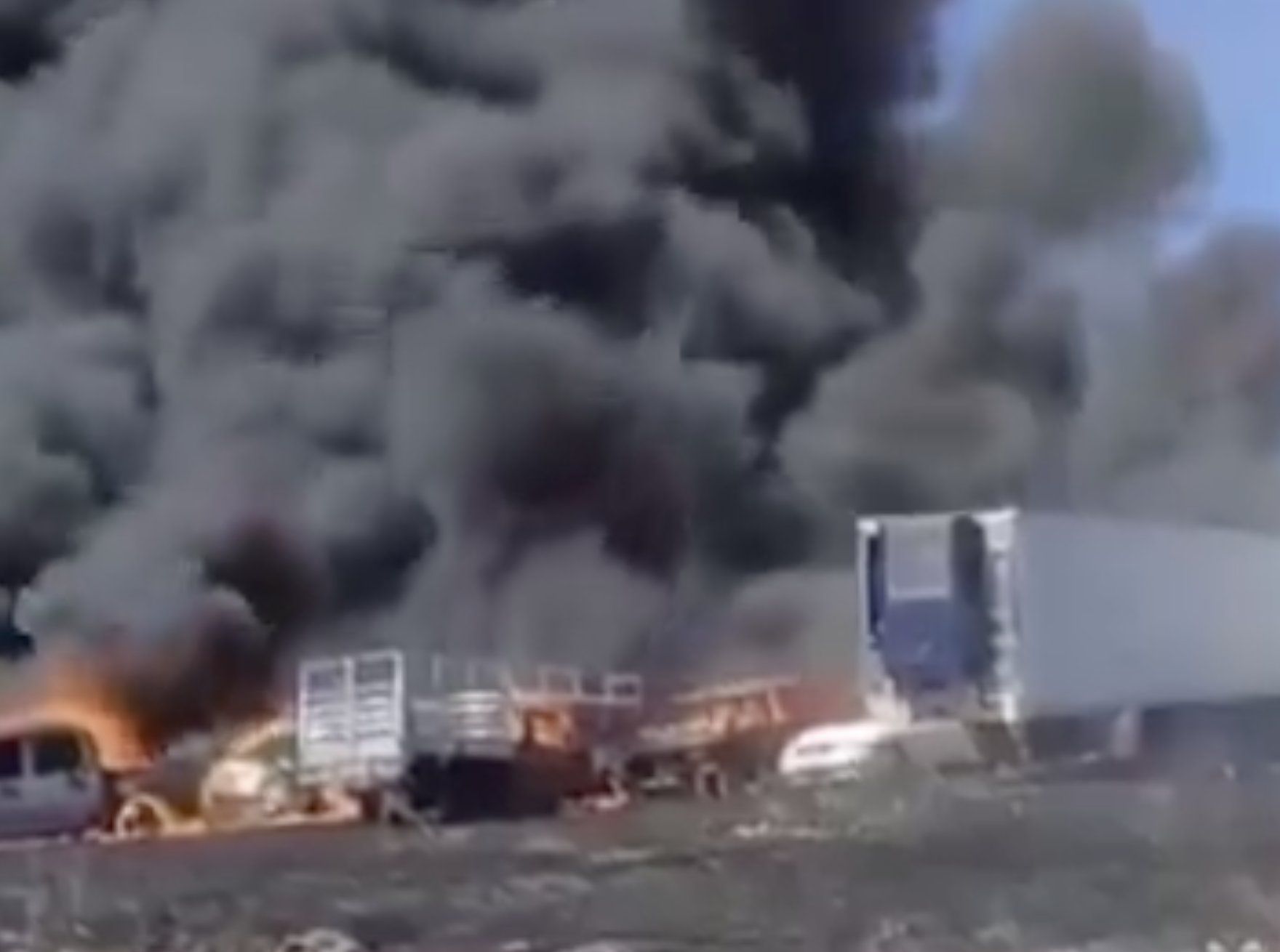 HAl-sHDW0AAv8-K.jfif