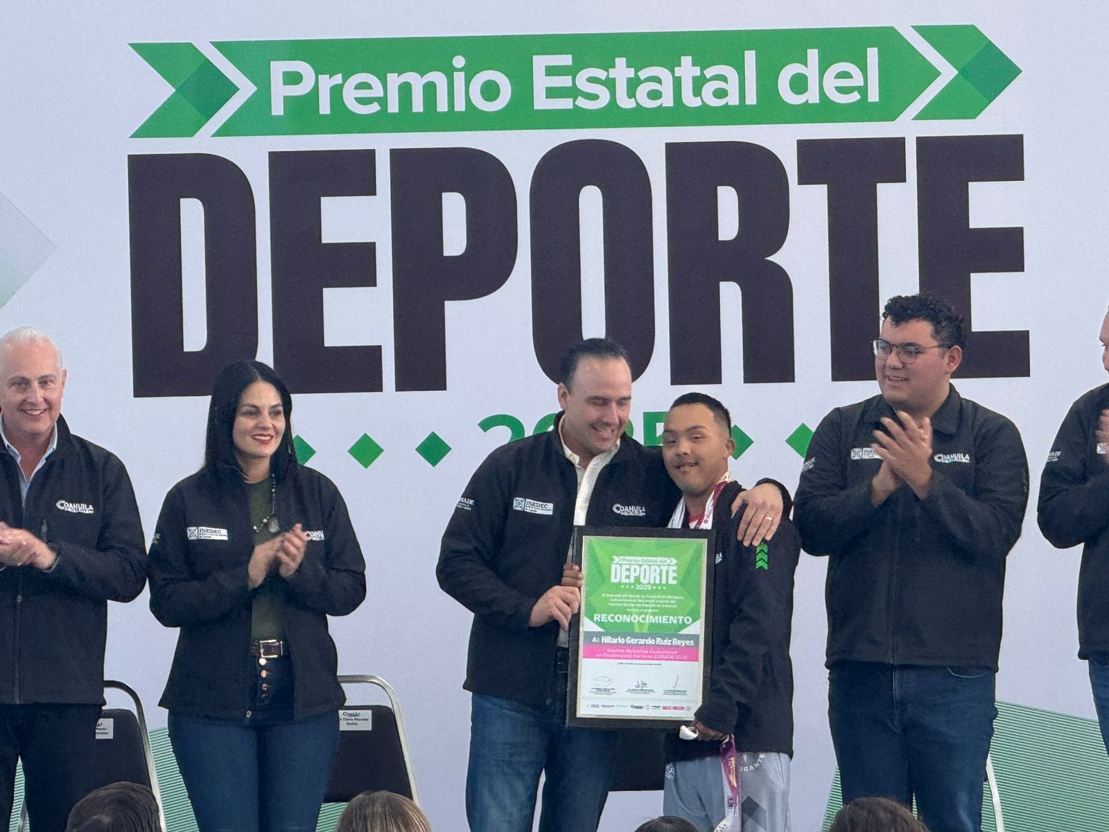 Hilario Ruiz Futbol Murciélagos medalla oro.jpeg