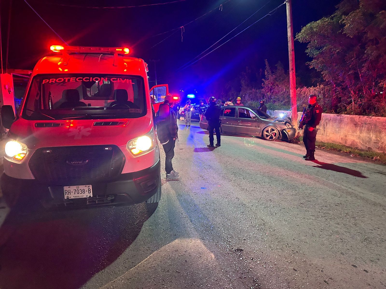 Hombre ileso tras impactarse contra poste en General Terán.png