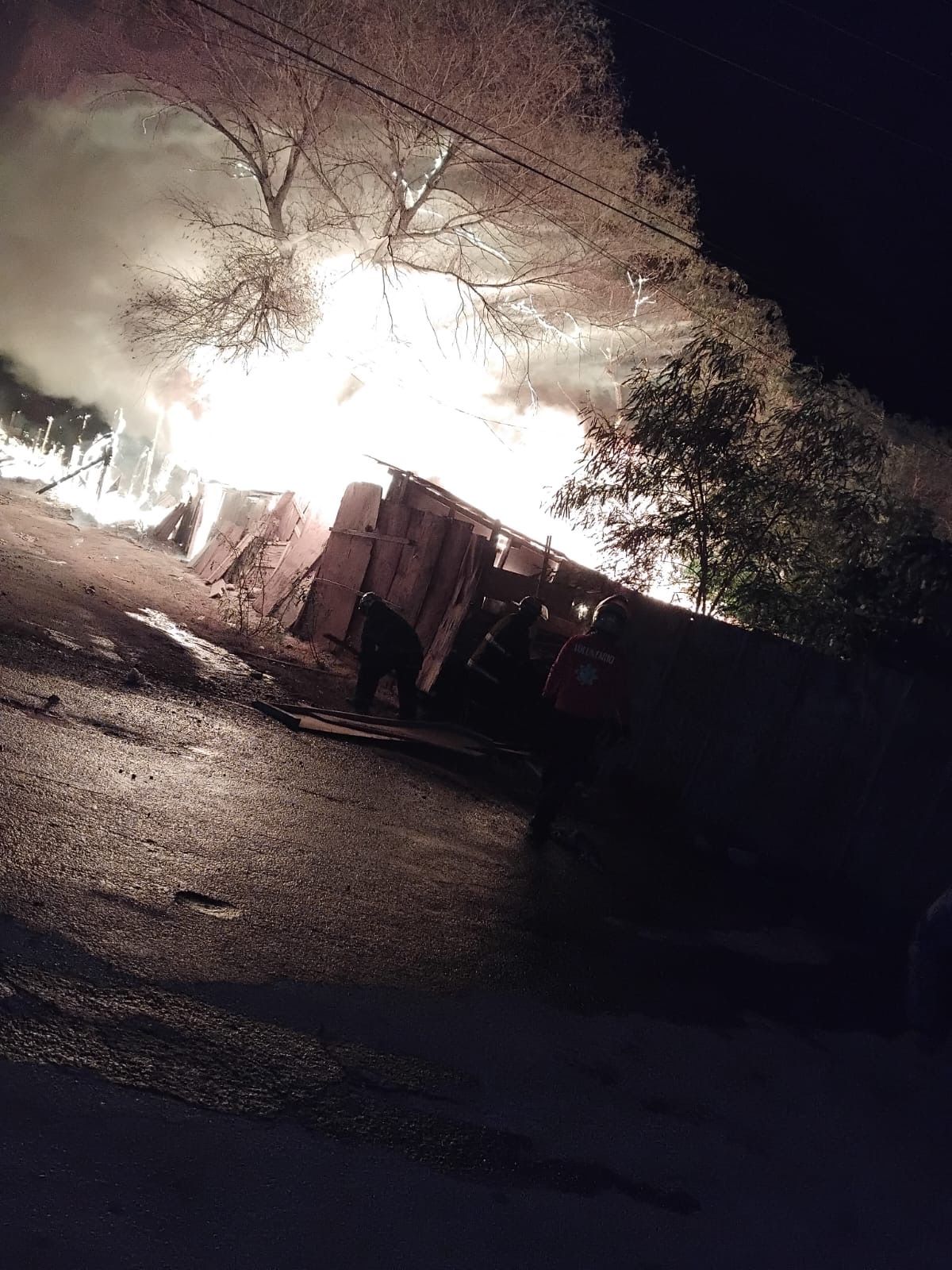 Incendio consume seis tejabanes en la colonia Avance Popular2.png