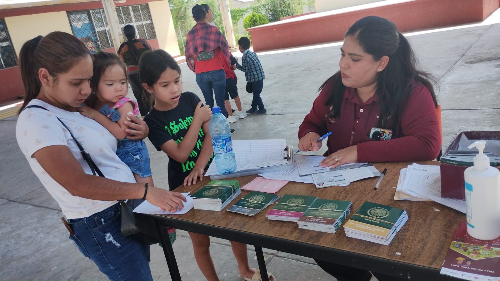 Intensifica Salud campaña de vacunación contra el dengue