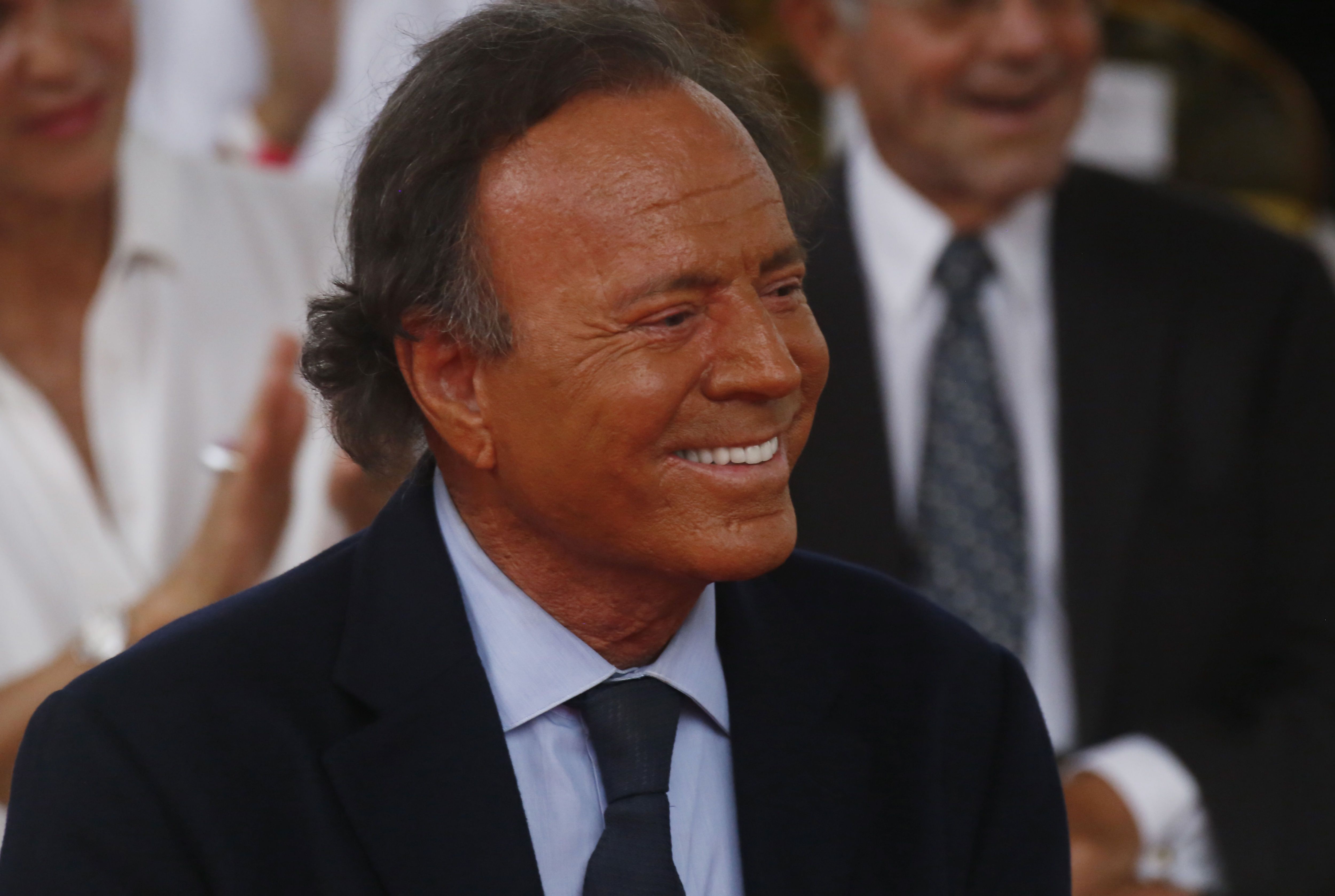 Investigan-Julio-Iglesias-acoso-sexual.jpg