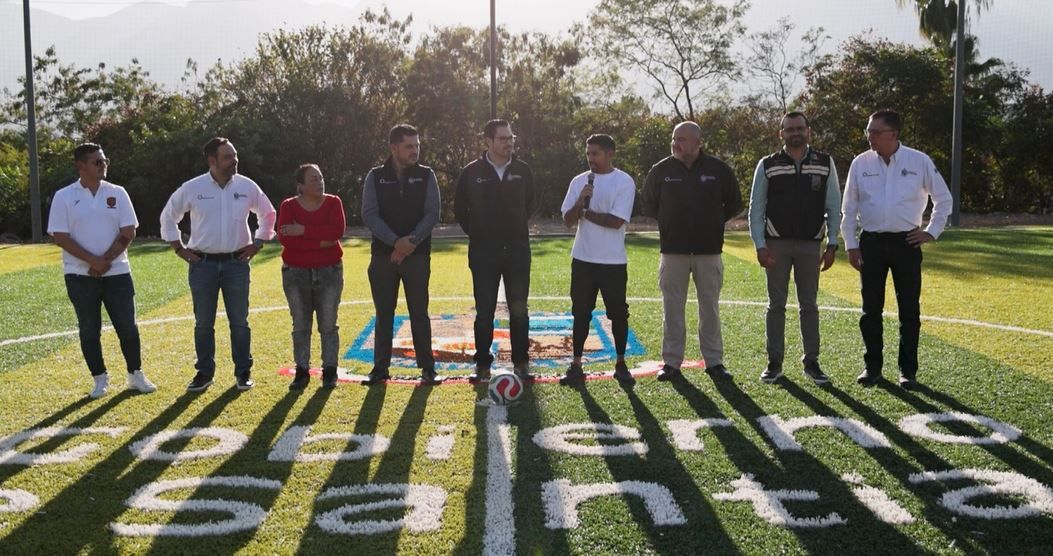 Javier Aquino Tigres UANL Santiago cancha David de la Peña.JPG